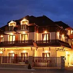 Koedmoen Hotel 4*