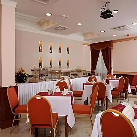 Hotel Koedmoen Eger